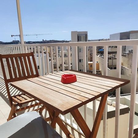 Modern Apartment In グジラ エクステリア 写真
