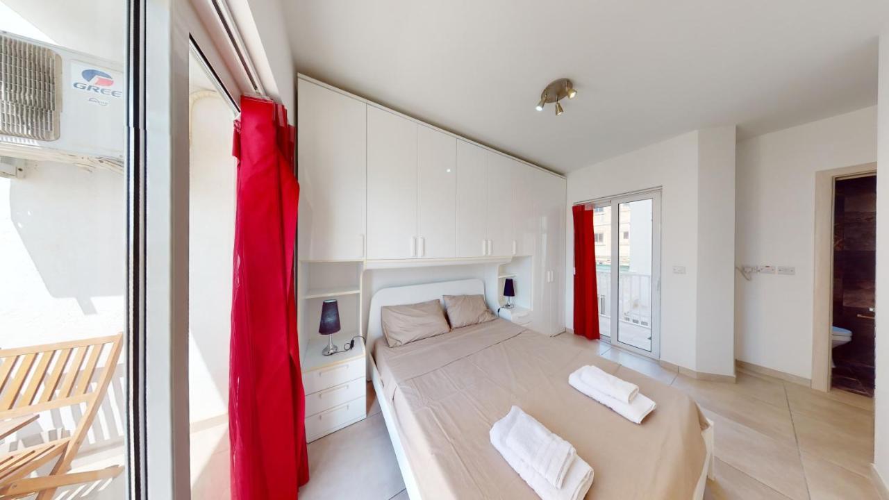 Modern Apartment In グジラ エクステリア 写真