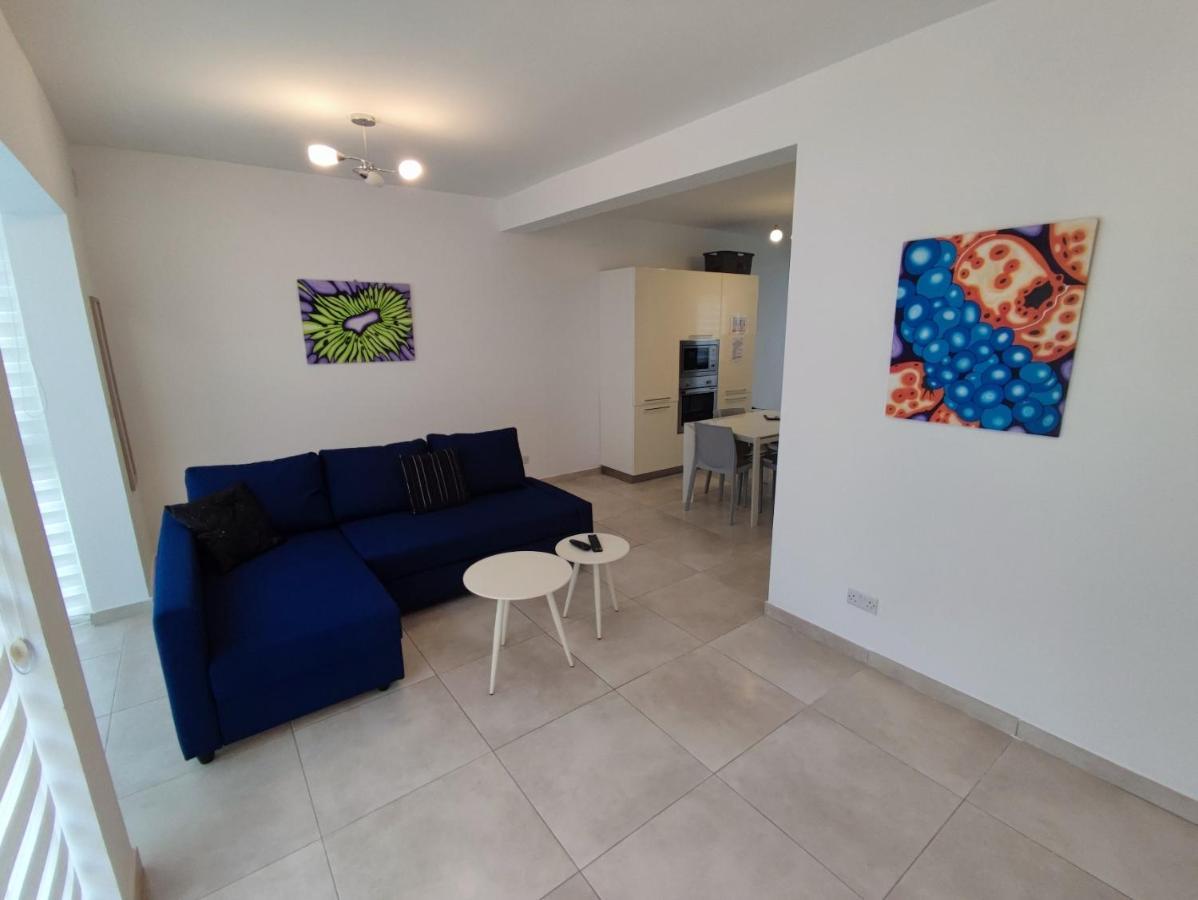 Modern Apartment In グジラ エクステリア 写真