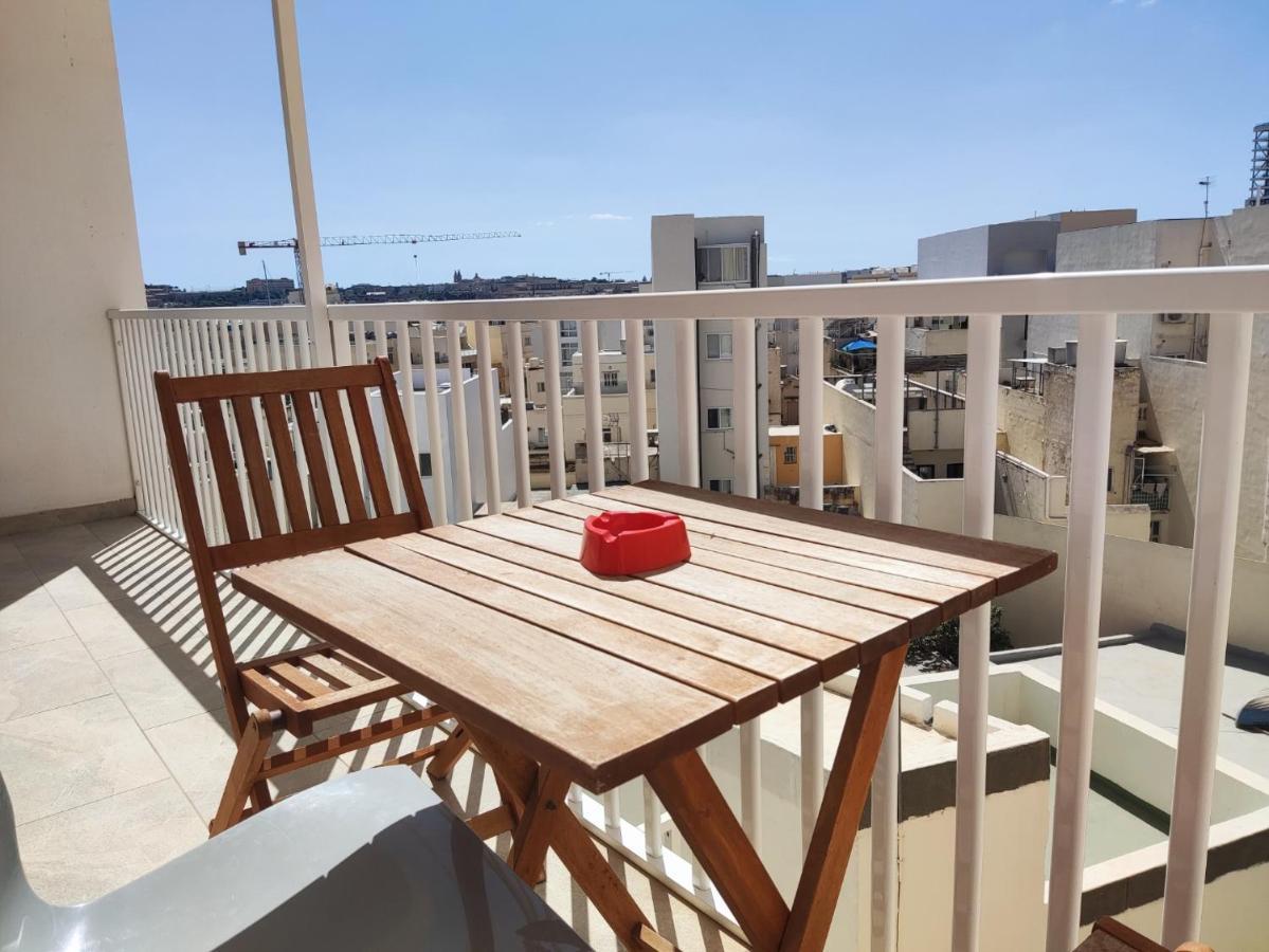 Modern Apartment In グジラ エクステリア 写真